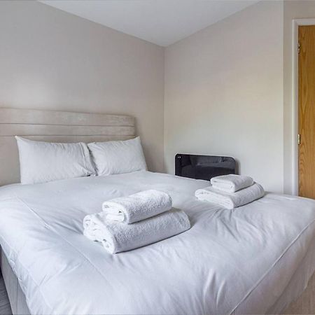Lovely 2Bed Apt In Redditch, Free Wi-Fi & Parking ภายนอก รูปภาพ