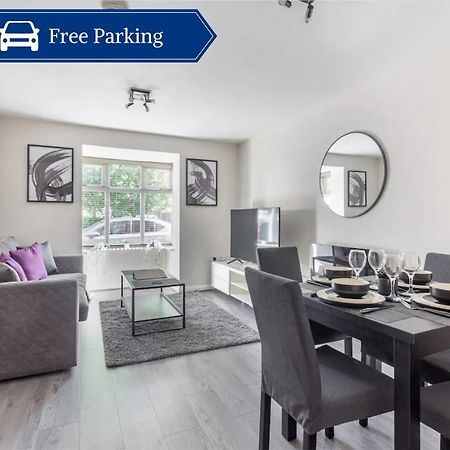 Lovely 2Bed Apt In Redditch, Free Wi-Fi & Parking ภายนอก รูปภาพ